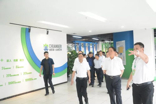 武維華、賴明、黃潤秋蒞臨創(chuàng)客家眾創(chuàng)空間，考察九三創(chuàng)享科技服務公司廣告設(shè)計發(fā)展